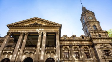 Melbourne Belediye Binası cephesi 1870 yılında Melbourne, Victoria, Avustralya 'da İkinci İmparatorluk mimari tarzında inşa edilmiştir.