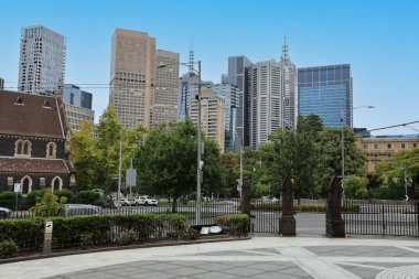 Melbourne, Victoria, Avustralya 'nın orta kesiminde tarihsel bölgeler ve modern kentsel gelişime uyum içinde bir arada görülüyor. 