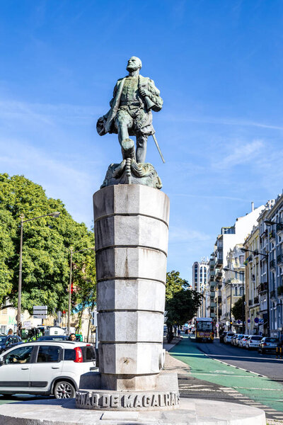 Статуя Фердинанда Магеллана (Fernao de Magalhaes), португальского навигатора, который инициировал первое морское кругосветное плавание по Земле в истории.