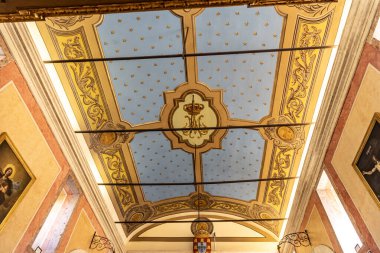 Nossa Sinyora da Saude Şapeli, Sağlık Bakanımız, 1505 yılında Barok 'ta inşa edildi ve Portekiz, Lizbon, Martim Moniz Meydanı' nda Rococo mimari tarzları yapıldı.