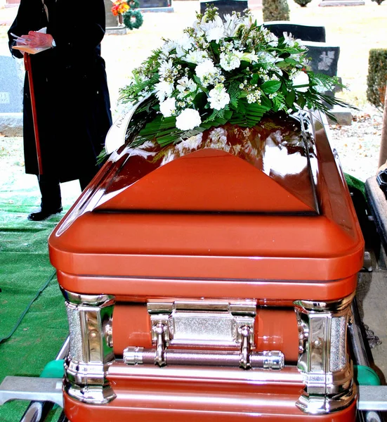 Funeral Service Casket Displayed Outdoors — Stock Photo, Image