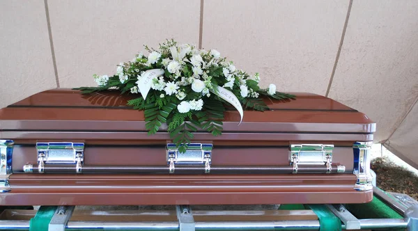 Funeral Service Casket Displayed Outdoors — Stock Photo, Image