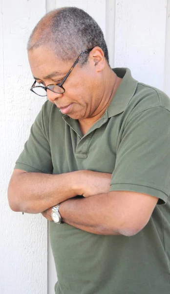アフリカ系アメリカ人男性シニア式アウトドア — ストック写真