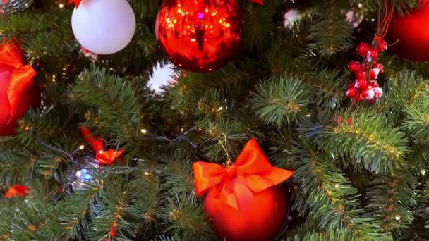 Mnoho Ozdoby Dekorace Krásném Zdobeném Vánočním Stromečku Červené Cetky Světla — Stock video
