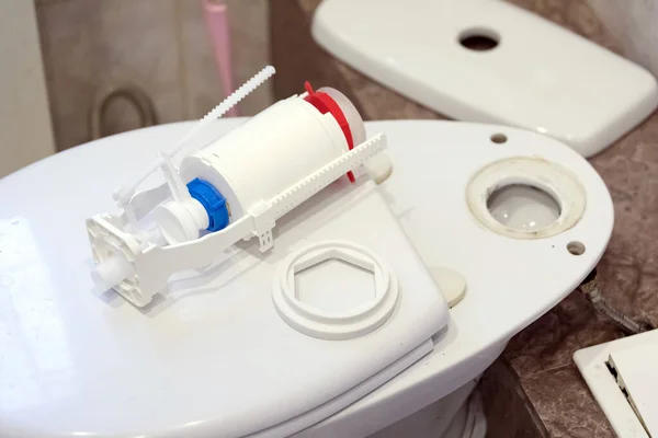 Nahaufnahme Einer Toilettenschüssel Mit Einem Neuen Spülmechanismus — Stockfoto