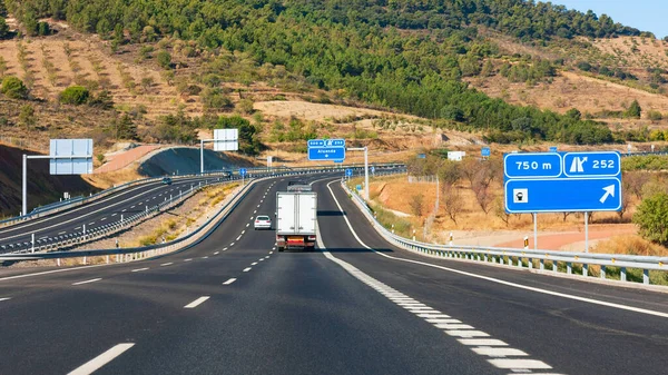 Вантажівка Їде Автострадою Каталонія Іспанія Європа — стокове фото
