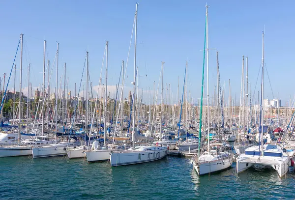 Yachten Und Boote Hafen Von Barcelona Stockbild