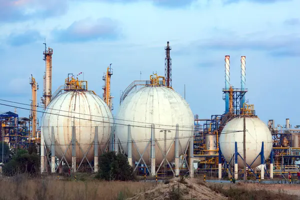 Olieraffinaderij Avond Olie Industrie Raffinaderij — Stockfoto
