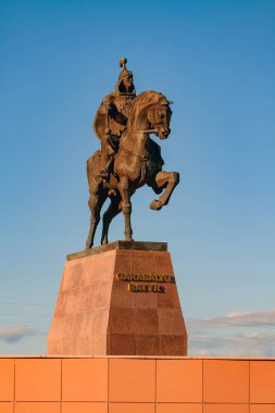 Kazakistan, Karabalik köyü, 01 Temmuz 2024. Kazak Hanlığı 'nın 550. yıldönümü anısına dikildi.