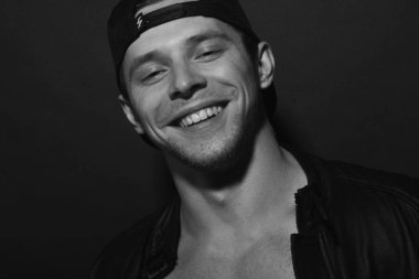 Stüdyoda fitness erkek modeli