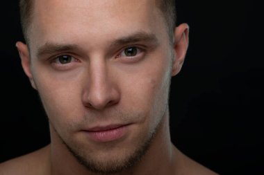 Genç erkek kipinin tıkalı portresi