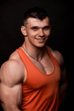 Stüdyoda fitness erkek modeli