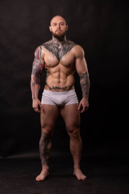 Stüdyoda fitness erkek modeli