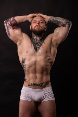 Stüdyoda fitness erkek modeli