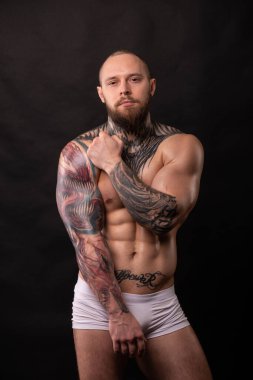 Stüdyoda fitness erkek modeli