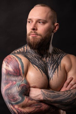 Stüdyoda fitness erkek modeli