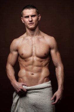Stüdyoda fitness erkek modeli