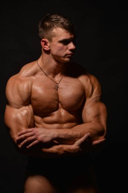 Stüdyoda fitness erkek modeli