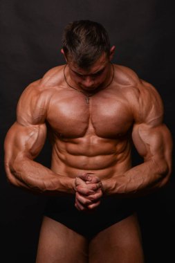 Stüdyoda fitness erkek modeli