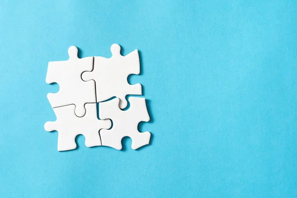 Four Pieces Plain White Jigsaw Puzzle Isolated Blue Background Business — Stock Photo, Image