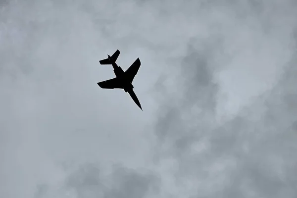 Jet Fighter Airplane Silhouette Cloudy Gloomy Sky — Stock Photo, Image