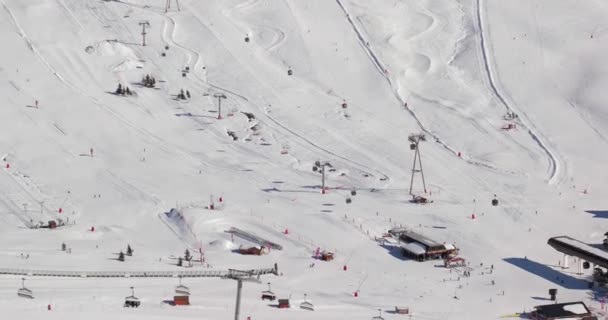 Skidbackar Franska Alperna Många Skidliftar Centrala Alpe Dhuez Skidort — Stockvideo