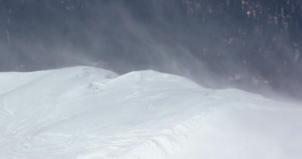 Schneeverwehungskristalle Starken Wind Schneesturm Hohe Berge Harten Winter — Stockvideo