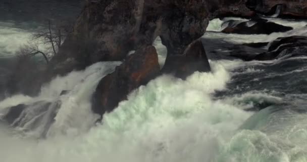 瑞士莱茵河瀑布的瀑布 欧洲最高的流量 沙夫豪森 慢动作从4K60Fps镜头 — 图库视频影像