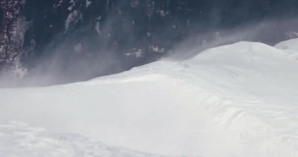 Stürmisches Winterbergwetter Schneekristalle Starken Wind Und Schneesturm Hohe Berge Winter — Stockvideo