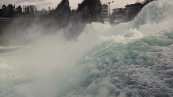 瑞士莱茵河瀑布的瀑布 欧洲最高的流量 沙夫豪森 慢动作从120 Fps — 图库视频影像