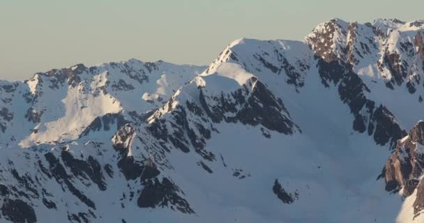 Снежные Горы Зимой Высокий Горный Эпический Ландшафт Снегом — стоковое видео