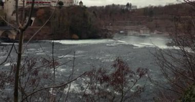 İsviçre 'deki Ren Şelalesi' nde şelale, Avrupa 'daki en yüksek akış oranı