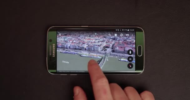Budapest Ungarn 2021 Planungsreise Mit Blick Auf Die Smartphone App — Stockvideo