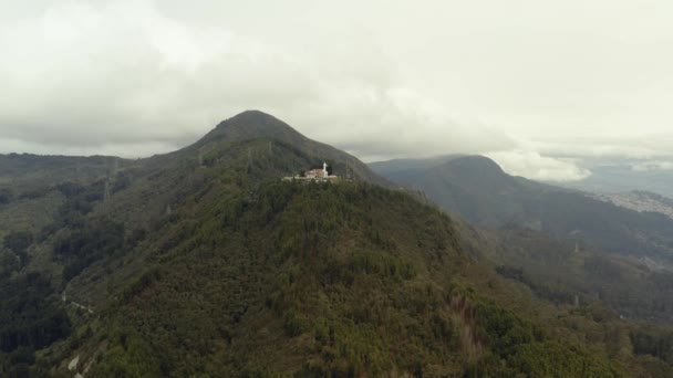 位于哥伦比亚波哥大的瓜德罗普山 空中观察无人驾驶飞机的镜头 首都城风景名胜古迹 — 图库视频影像