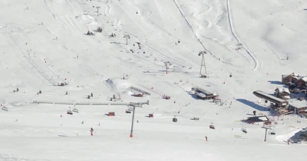 Skipiste Den Französischen Alpen Viele Skilifte Zentrum Des Skigebiets Alpe — Stockvideo