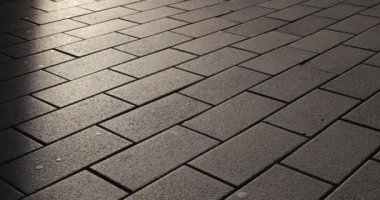 Taştan yapılmış asfalt yüzeyi