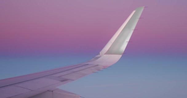 Widok Okna Samolotu Dużej Wysokości Płynny Lot Nad Chmurami Kolorowe — Wideo stockowe