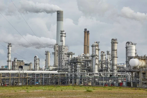 Refinaria Petróleo Planta Química Estrutura Industrial Com Tubos — Fotografia de Stock