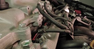 Araba motoru kapama probu mercek kaydırıcısı yaklaşıyor