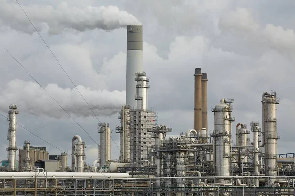Oljeraffinaderi Och Kemisk Anläggning Industristruktur Detalj Med Rör — Stockfoto