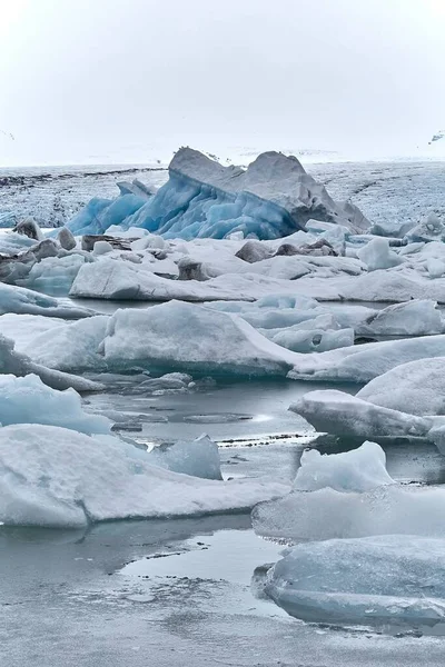 Παγωμένη Λίμνη Στο Jokulsarlon Ισλανδία Παγόβουνο Λιμνοθάλασσα Παγετώνα Ζοφερό Σκανδιναβικό — Φωτογραφία Αρχείου