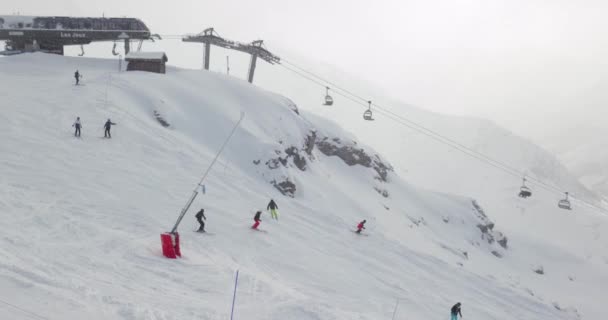 Valmeinier 1800 Frankrijk Circa 2023 Skipistes Skilift Vallende Sneeuw Valloire — Stockvideo