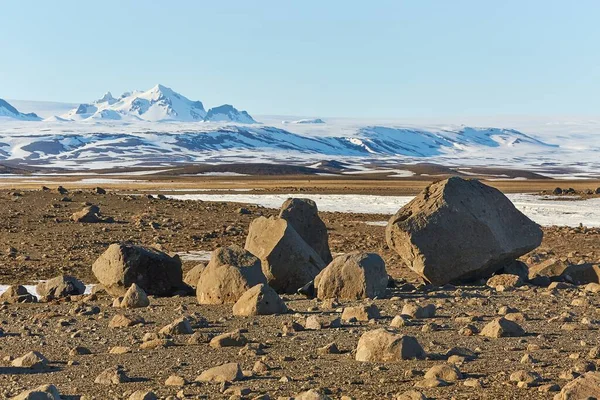 Paisaje Las Tierras Altas Islandesas Con Nieve Rocas Primer Plano — Foto de Stock