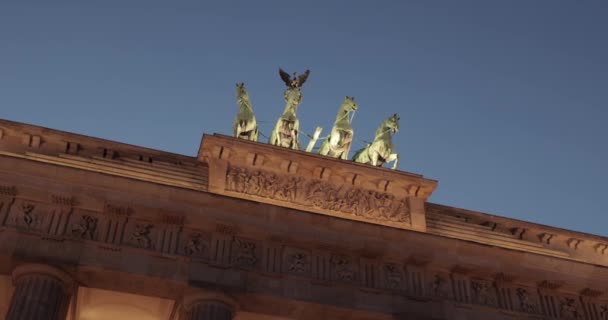 Деталь Історичної Будівлі Бранденбурзька Брама Пам Ятка Центрі Берліна Пам — стокове відео