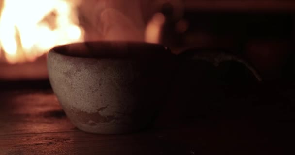 Kuksa Tradicional Lapônia Finlandesa Vapor Chá Quente Subindo Sentado Lado — Vídeo de Stock