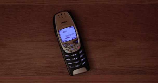 Budapeszt Węgry Około 2021 Classic Nokia 6310I Telefon Komórkowy Szef — Wideo stockowe