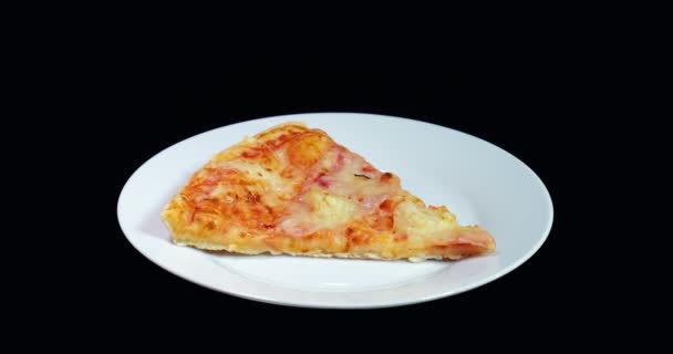 Pizza Szelet Forog Tányéron Háttér Fagyasztott Instant Pizza Elkészítve — Stock videók