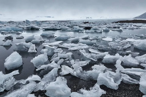 Glacial Lake Jokulsarlon Iceland Blocks Icebergs Overcast Weather — Stockfoto