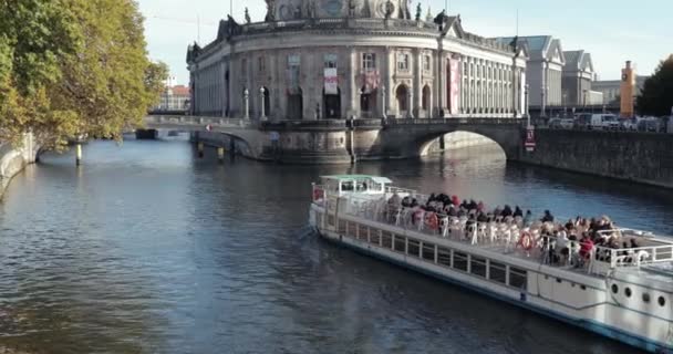 Berlim Alemanha Circa 2022 Passeio Barco Turístico Centro Cidade Berlim — Vídeo de Stock