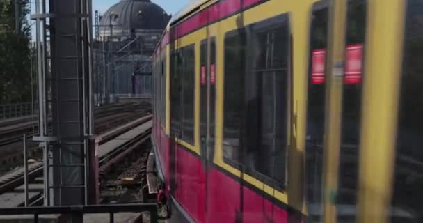 Berlin Allemagne Circa 2022 Train Quittant Gare Hackescher Markt Système — Video
